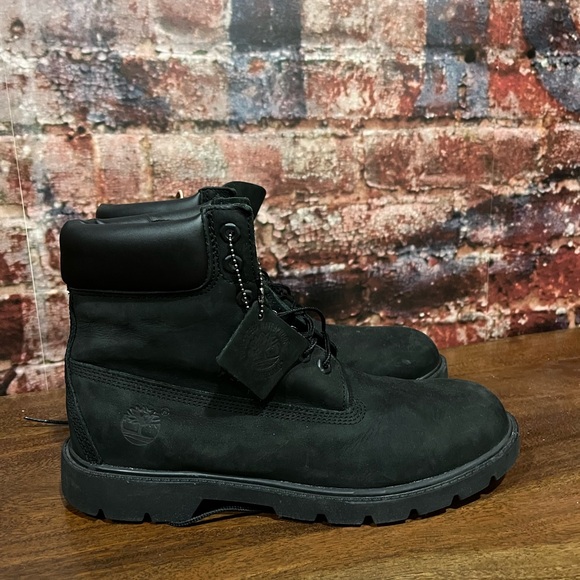 PREOWNED TIMBERLAND 6” WATERPROOF BOOTS IN ALMOST NEW CONDITION - Picture 8 of 10